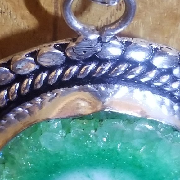 Stunning Green Solar Quartz wrapped in Silver - Picture 4 of 10